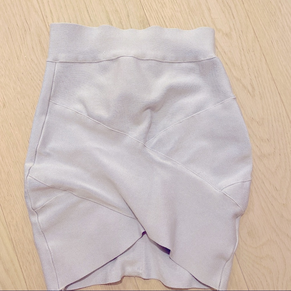 Stretchable mini skirt